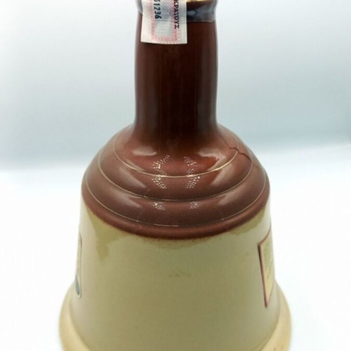 Bell`s ceramic Bell Decanter Whisky new