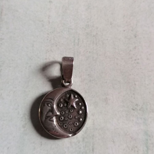 Silver 925 pendant with embossed moon and stars new
