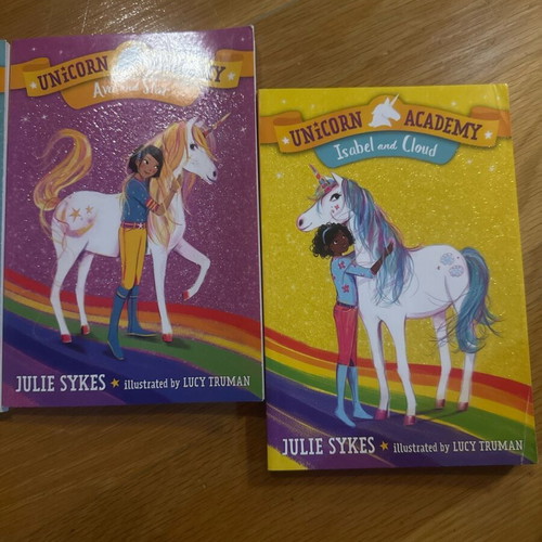 Unicorn Academy βιβλία για παιδιά ηλικίας 6-9 ετών κατόπιν παραγγελίας