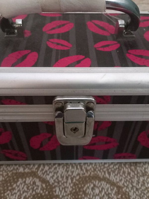 Toiletry bag refurbished with keys, silver trim and pink lips