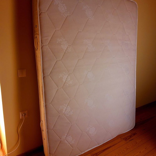 Double mattress used 157×200 cm with protective cover