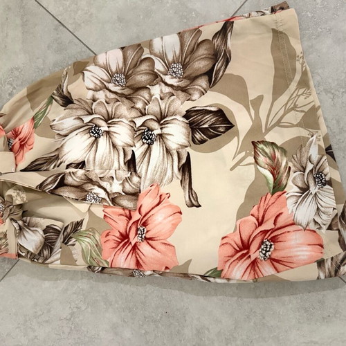 Floral shorts size XL like new, multicolor