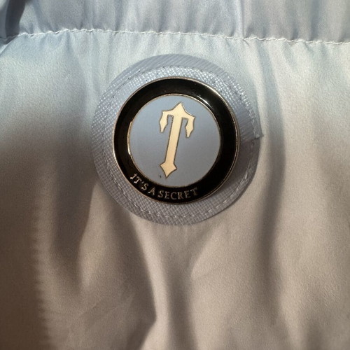 Trapstar Puffer Vest Large like new, blue white gradient