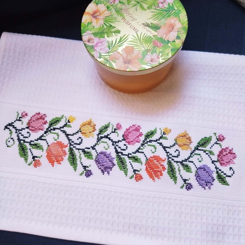 Set of three embroidered kitchen towels, 100% cotton