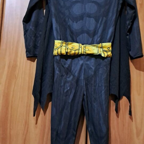 Batman children's costume like new with cape, mask, and belt