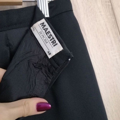 Italian skirt size S used in excellent condition, black