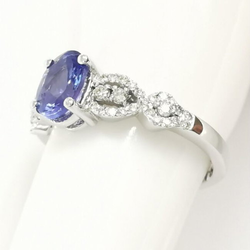 Tanzanite and diamond ring in 14 ct white gold, new