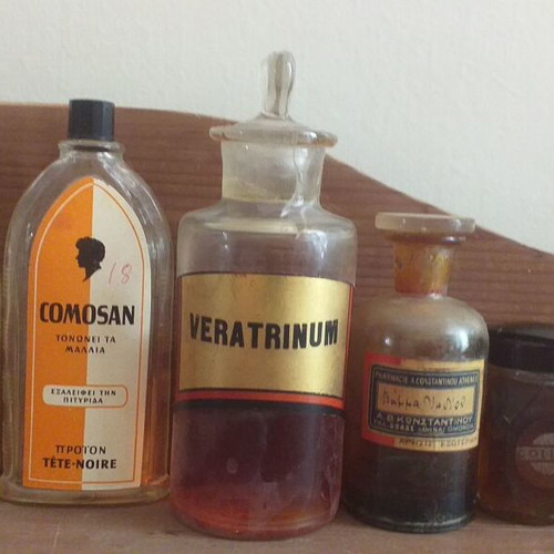 Collectible glass vials used, set of 8 pieces