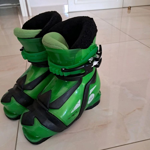 Elan children's ski boots used