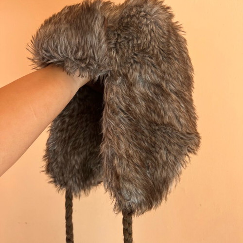 Winter fluffy hat new, brown, size M