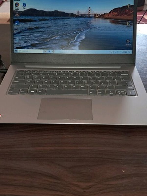 Laptop Lenovo μεταχειρισμένο slim σε πολύ καλή κατάσταση