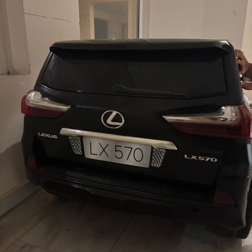 Lexus LX570 electric kids car like new, black