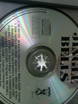 Jingle Bells CD like new with Christmas songs by legendary voices
