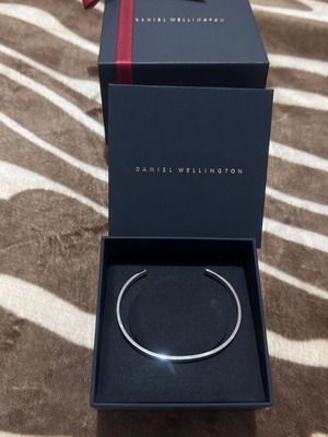 Гривна Daniel Wellington сребърна като нова от неръждаема стомана