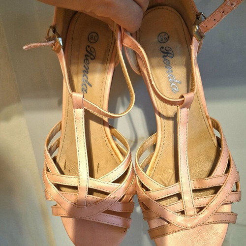Famous dance shoes size 38 like new, beige
