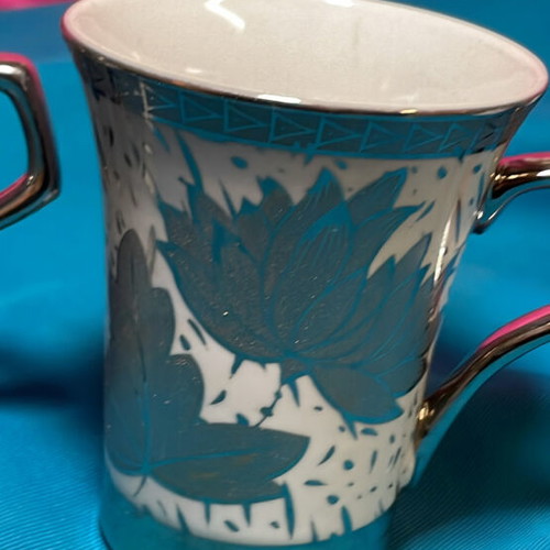 Coffee cups new, set of 4 with gold leaf and embossed designs