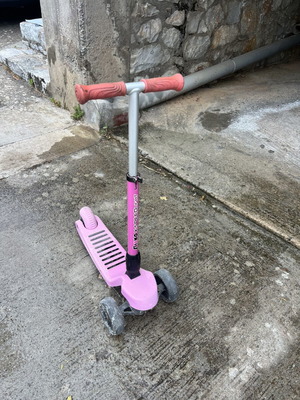 As Shoko Twist & Roll Xspeed Light kids scooter with LED light used, fuchsia