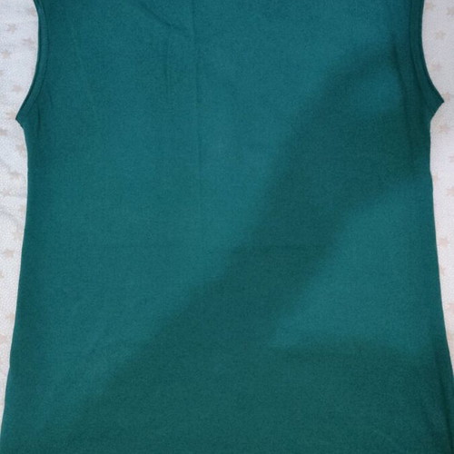 Sleeveless shirt like new, size large, petrol color