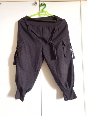 Brown bermuda size M like new with elastic waist and belt