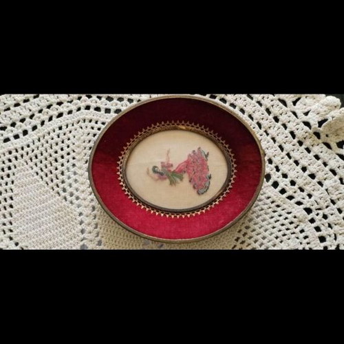 Frames like new, set of 3 with embroidery