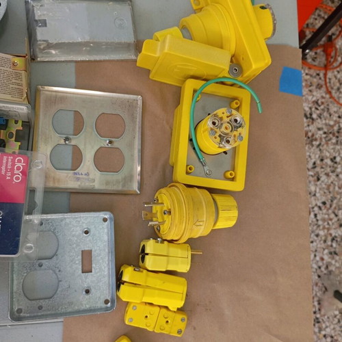 Electrical supplies like new, 80 pieces for electrical installations