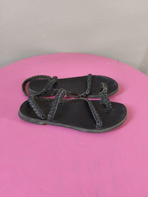 Flat sandals used, leather with braided straps, size 39, black
