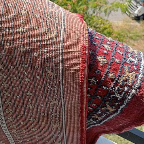 Wool rug like new, size 1.37x2.25 m, red color