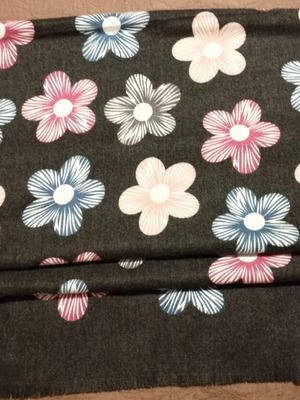 Pashmina like new with multicolored flowers