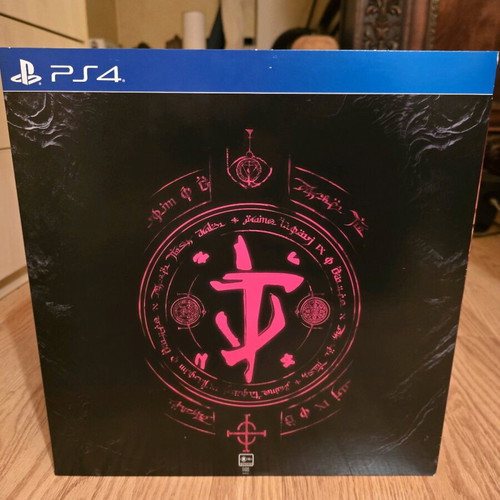 Doom Eternal Collector's Edition PS4 like new with wearable helmet
