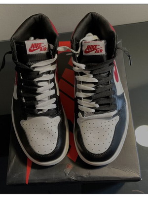 Air Jordan 1 Retro High OG Red Tick sneakers like new with box