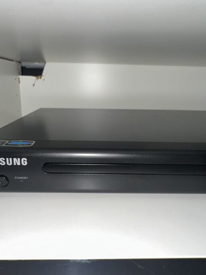 Samsung DVD player P181 or P380 model like new, black finish
