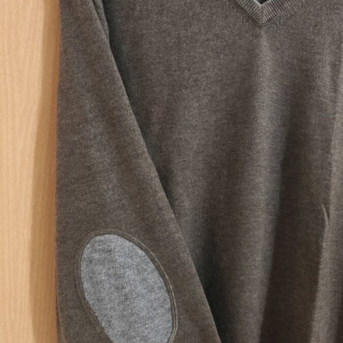 V-neck pullover like new, size XXL, gray and beige
