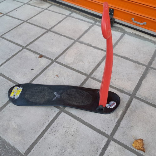 Booter scooter Trespass snowboard used for learning and riding