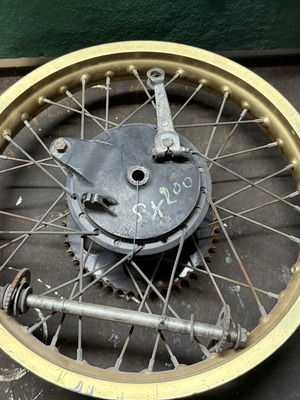 Πίσω τροχός Suzuki SX 200 μεταχειρισμένος με ταμπούρο και άξονα