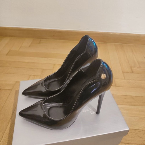 Migato black patent leather pumps like new with gold detail