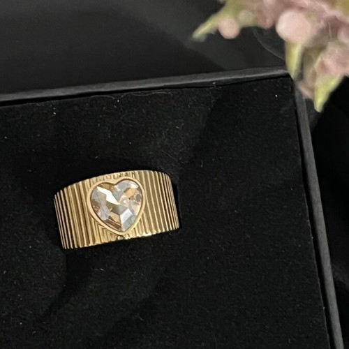 Ring new gold-tone stainless steel with heart zirconia