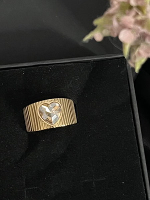 Ring new gold-tone stainless steel with heart zirconia