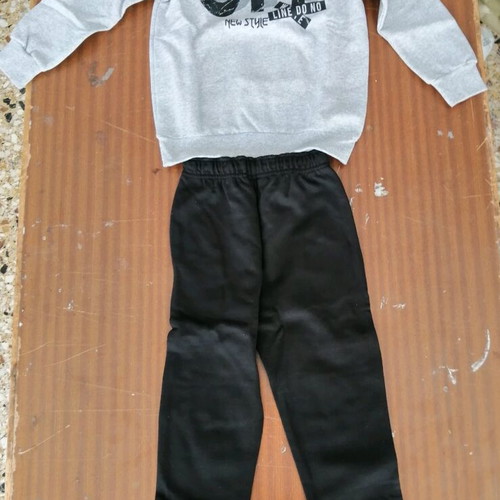 Boys' sweatshirt set new, size 6, black and gray