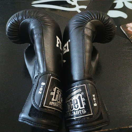 Force1 boxing gloves like new, PU with synthetic leather and velcro