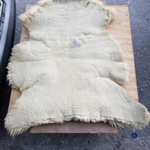 New Zealand wool 55/70cm like new, genuine