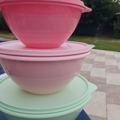 Tupperware vintage set of 3 airtight bowls