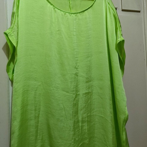 Mat satin blouse light green like new, one size
