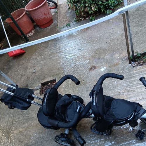 Children's double seat tricycle