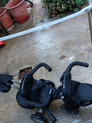 Children's double seat tricycle