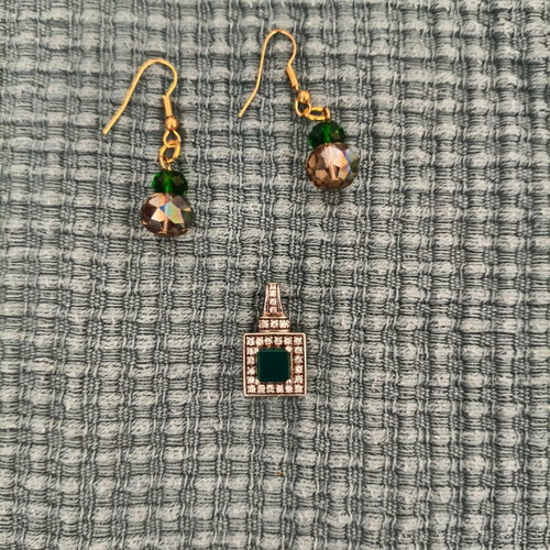 Silver 925 pendant set with green stones like new