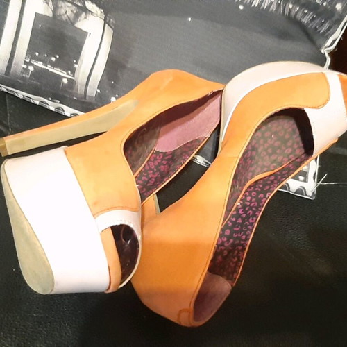 Jessica Simpson shoes peep toe sandals like new, size 38, multicolor orange