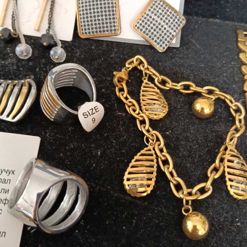 Set of 10 gold and silver-tone jewelry pieces