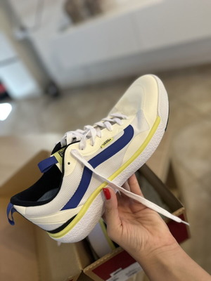 Vans Ultrarange sneakers size 43, white