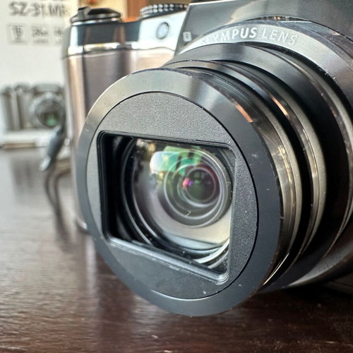 Olympus SZ31 Compact Zoom camera like new, 24x optical zoom