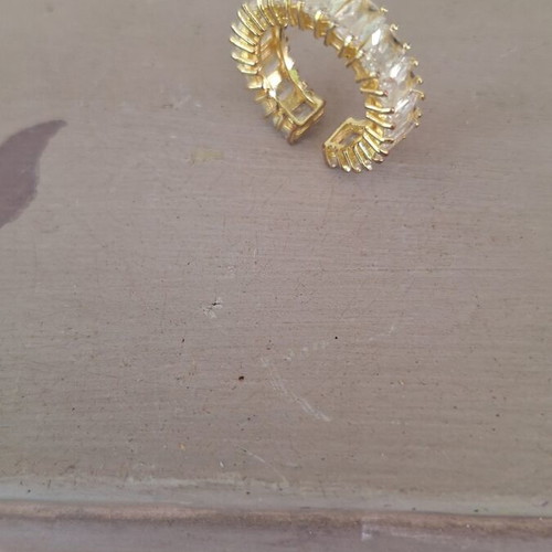 Gold-plated adjustable steel ring with crystals